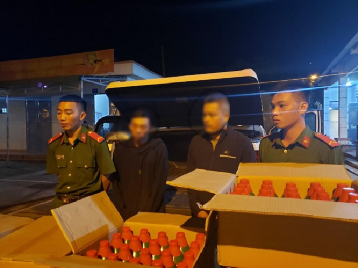 Bắt quả tang 02 đối tượng tàng trữ mua bán thuốc bảo vệ thực vật không